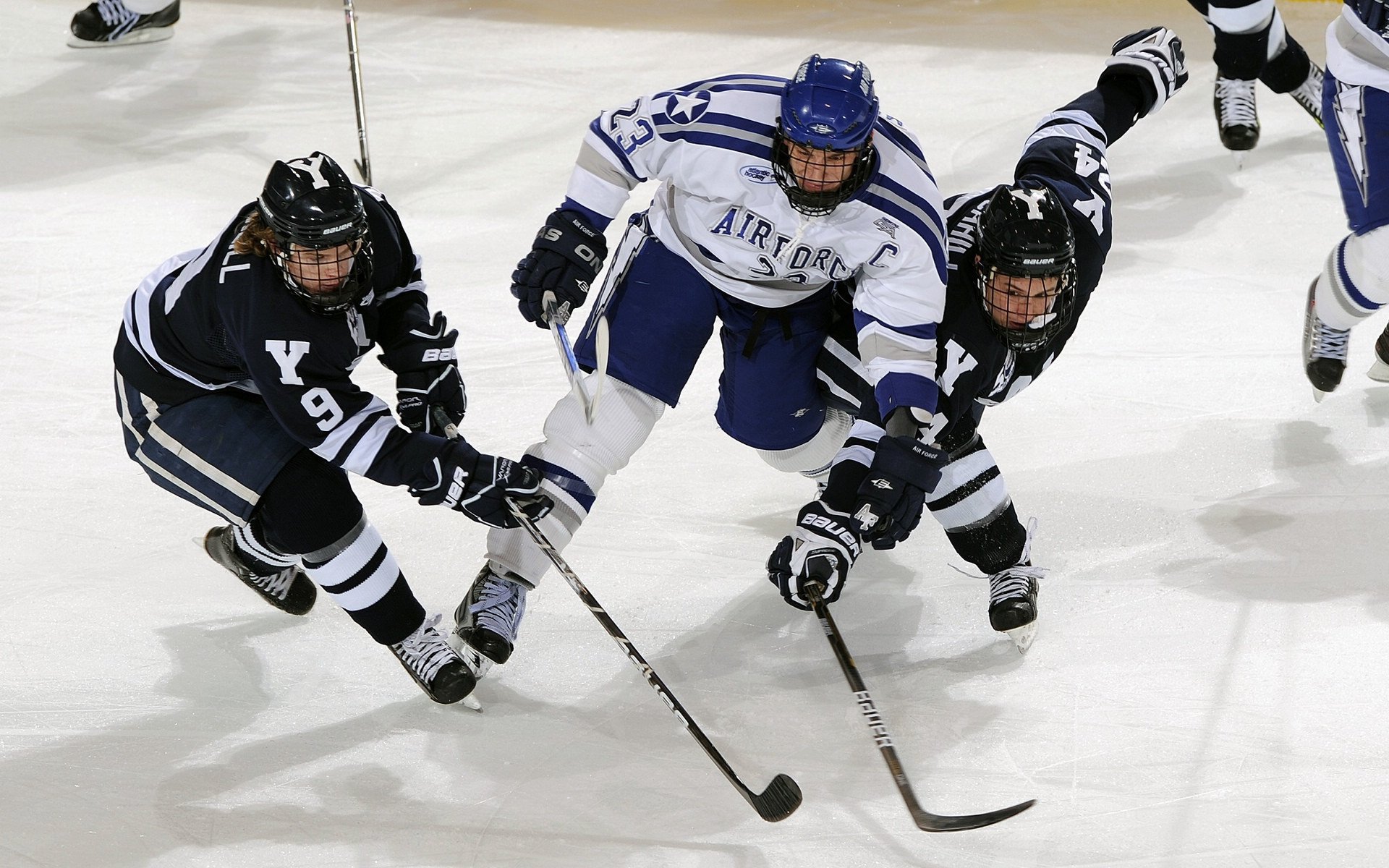 绿茵场上的战争,当劳塔罗在欧冠决赛接管比赛,伊朗却踏平尼日利亚?