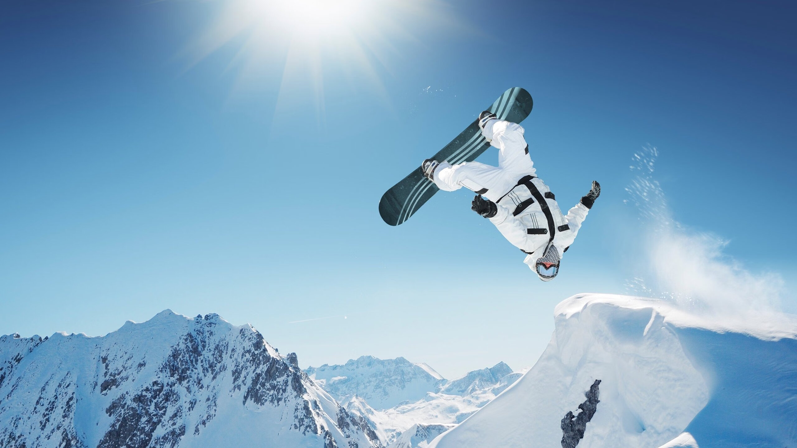 绿茵场外的错位剧本，当德甲争冠战遇上曼联制霸国际米兰的平行时空