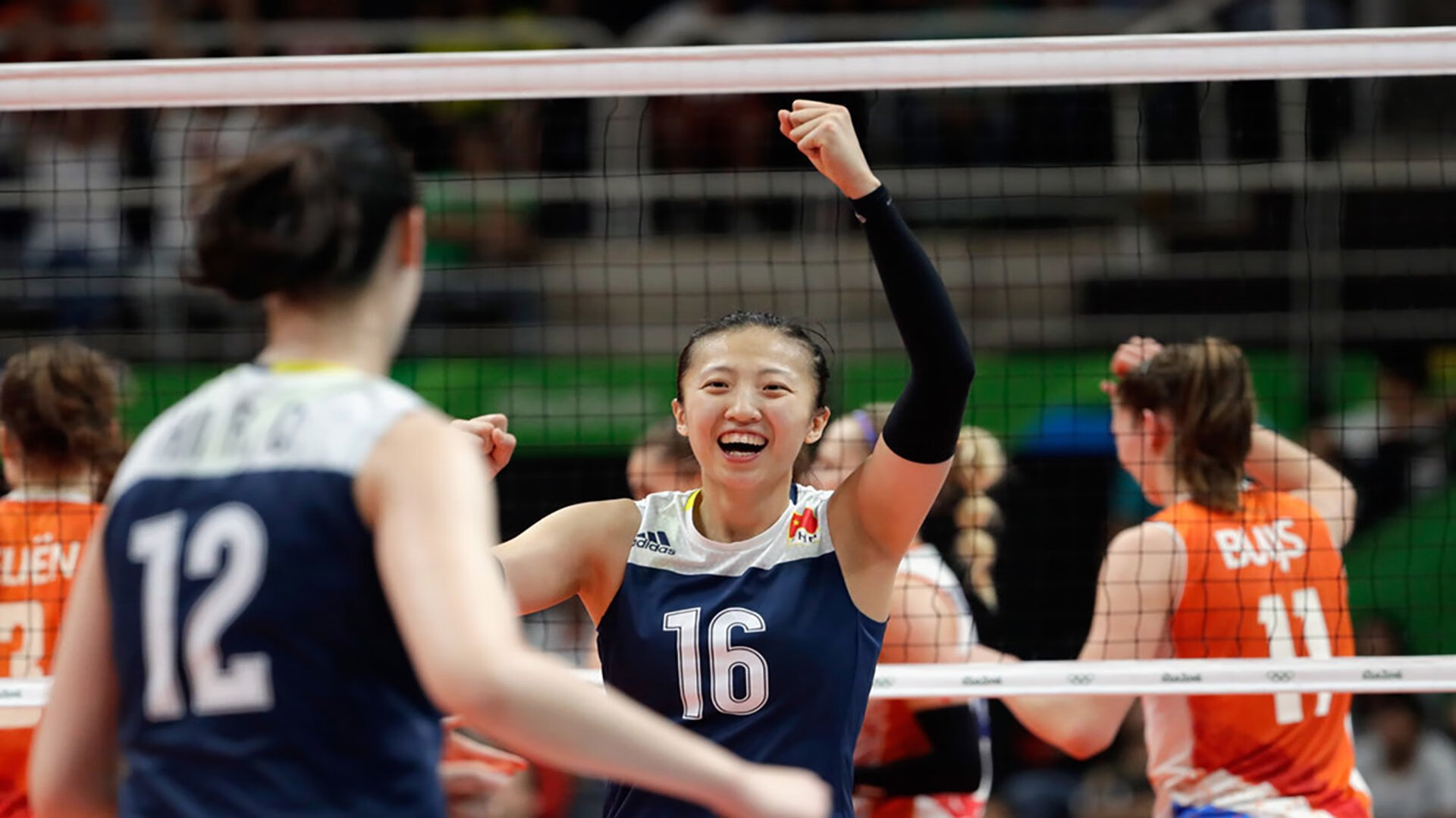 逆转之夜,勇士的韧性、布伦森的火热,以及NBA唯一性的美学